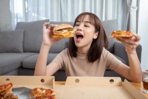 6 thói quen ăn uống phá nát dạ dày, thay đổi gấp trước khi quá muộn