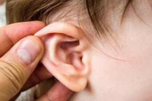 Trẻ bị viêm tai giữa cần được chăm sóc thế nào